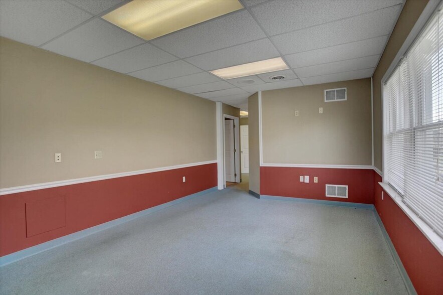 More Photos Of 1137 Kennebec Dr, Chambersburg Office For Sale