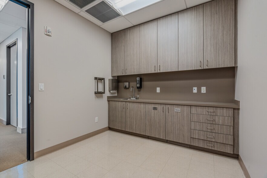 More Photos Of 8950 SW 74th Ct, Miami Office For Lease