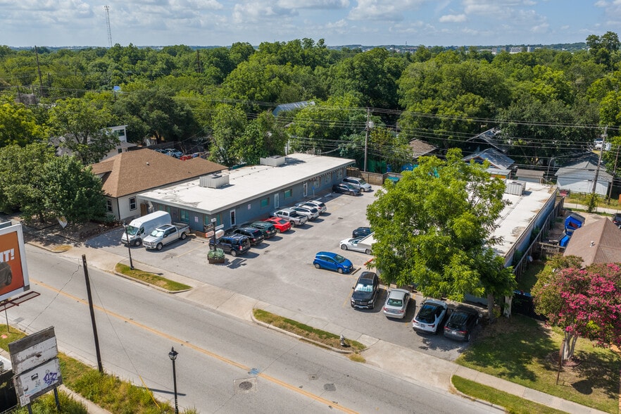 Primary Photo Of 1711 E Cesar Chavez St, Austin Unknown For Lease
