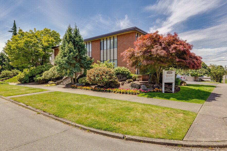 More Photos Of 3202 Rockefeller Ave, Everett Apartments For Sale