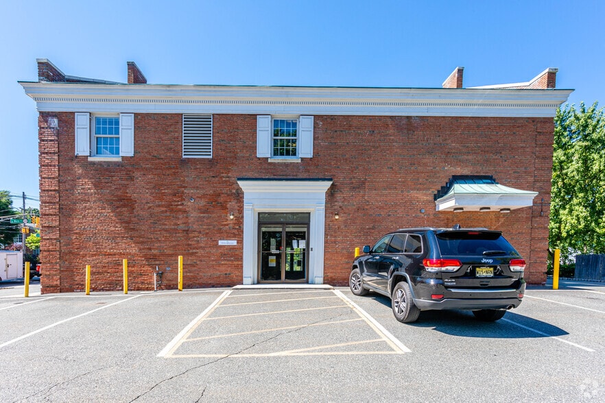 More Photos Of 434 Main St, Chatham Bank For Sale