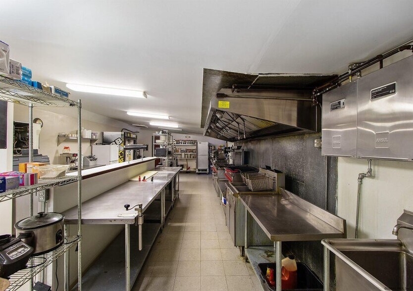 More Photos Of 405 Hudson River Rd, Waterford Restaurant For Sale