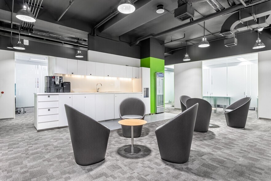 More Photos Of 117 E Lake Ave, Auburndale Coworking Space