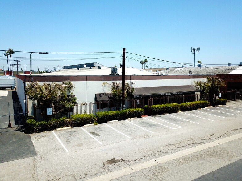 More Photos Of 12838 Weber Way, Hawthorne Manufacturing For Lease