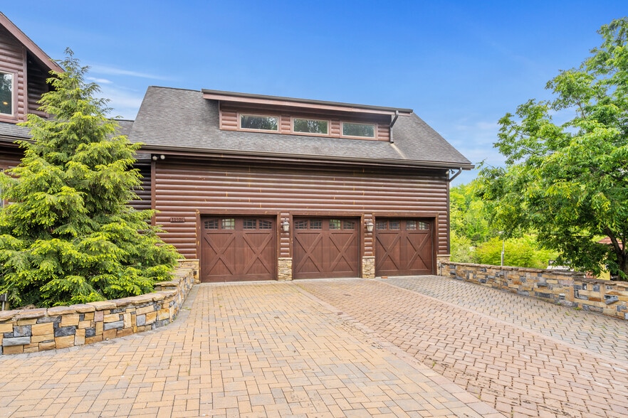 More Photos Of 11501 Popes Head Rd, Fairfax Garden Center For Sale