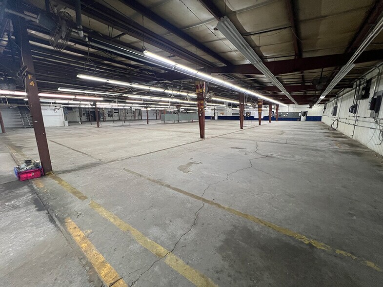 More Photos Of 13301 Tinker Ave, Lawrenceville Manufacturing For Lease