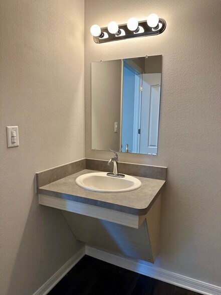 More Photos Of 10015-10017 Leather Fern Ln, Riverview Medical For Lease