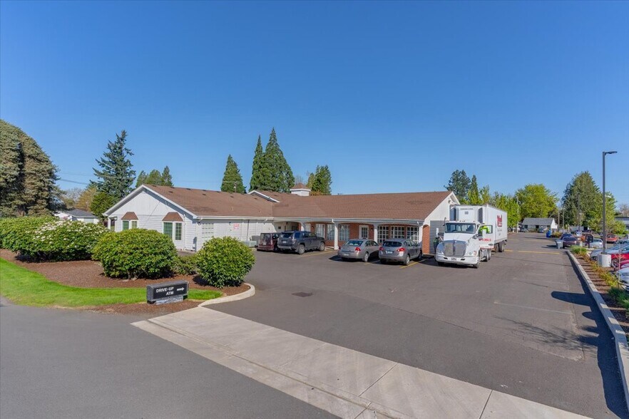More Photos Of 850-862 Lancaster Dr SE, Salem Office For Sale