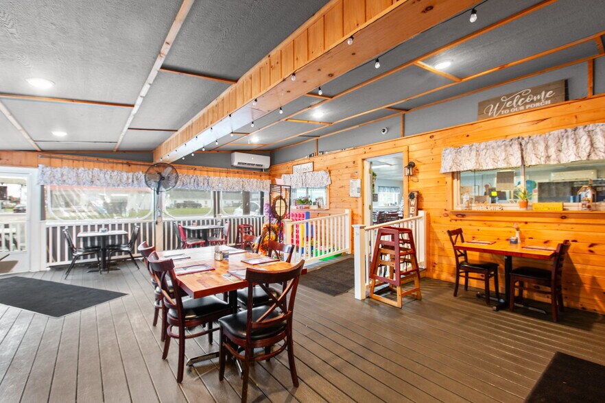 More Photos Of 1006 & 1008 S Church Lane, Tappahannock General Retail For Sale