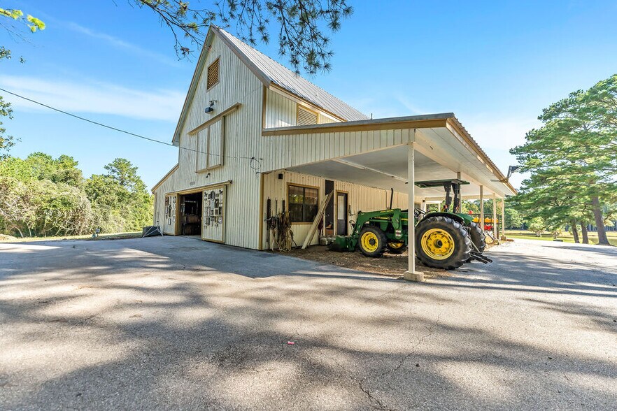 More Photos Of 43 Pool Rd, Richards Specialty For Sale