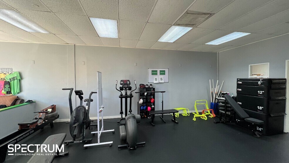 More Photos Of 17648-17656 Ventura Blvd, Encino Unknown For Lease