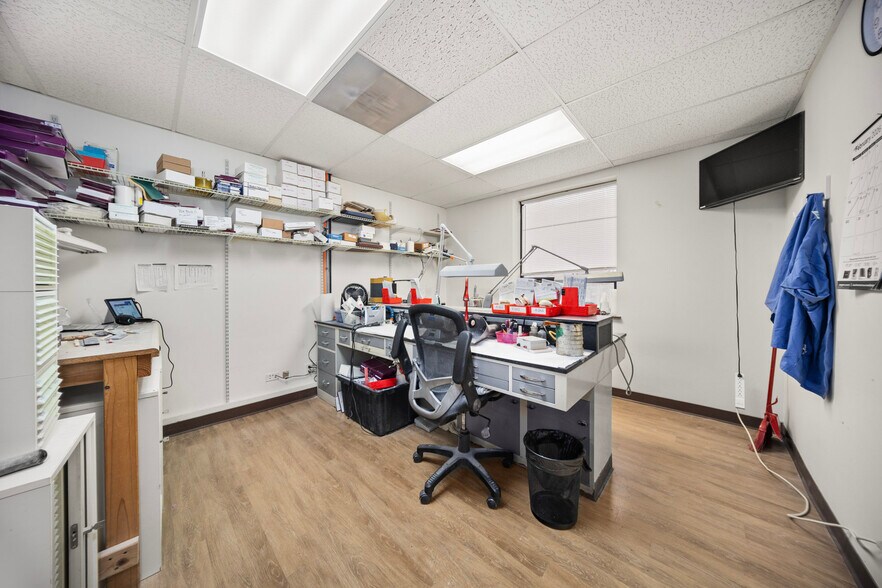More Photos Of 5413 Walnut Ave, Downers Grove Office For Lease