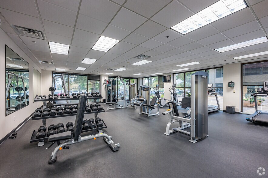 More Photos Of 2100-2120 W Walnut Hill Ln, Irving Office For Lease