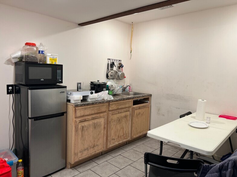 More Photos Of 17 Prospect Ave, Albany Light Distribution For Sale