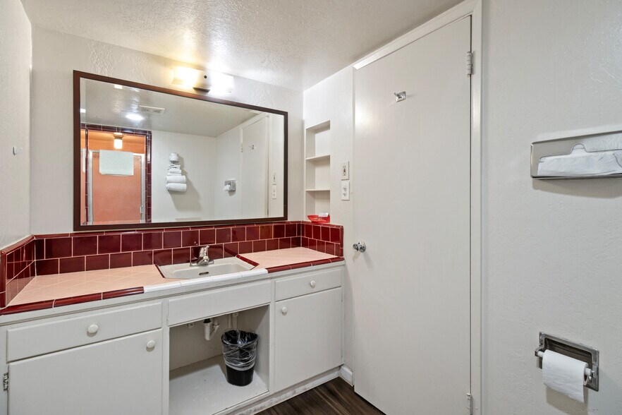 More Photos Of 333 S Main St, Red Bluff Hotel For Sale