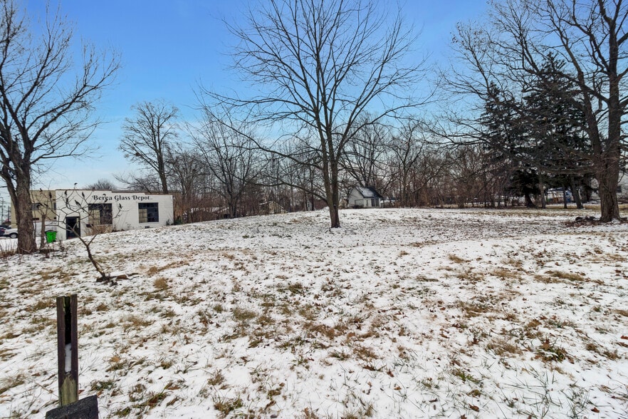 More Photos Of 358 N Rocky River Dr, Berea Light Manufacturing For Sale