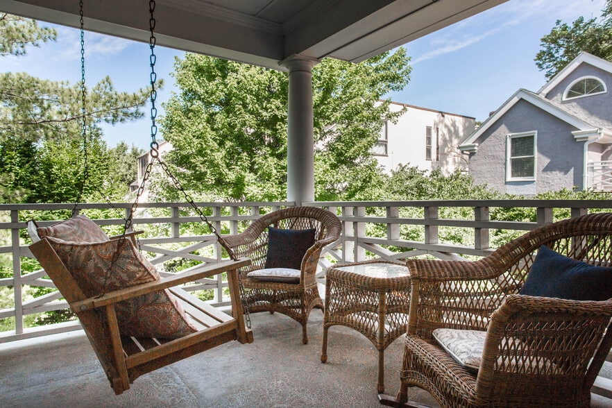 More Photos Of 116 E 46th St, Kansas City Hospitality For Sale