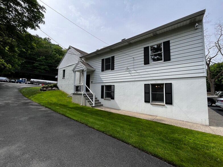More Photos Of 593 Ramapo Valley Rd, Oakland Medical For Lease