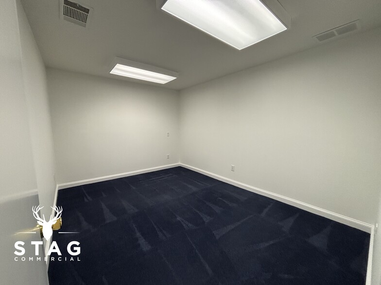 More Photos Of 376 W Main St, Lewisville Medical For Sale