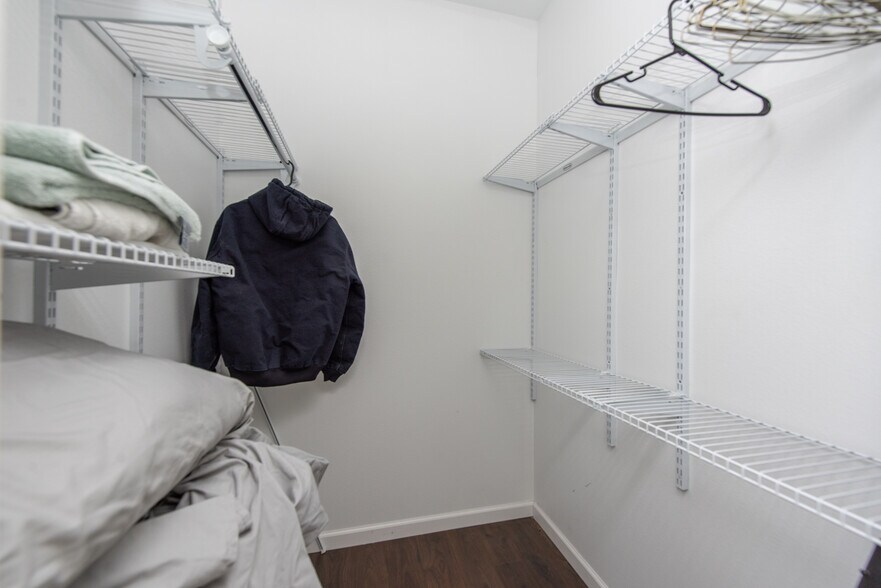 More Photos Of 13603 38th St SW, Belfield Flex For Lease