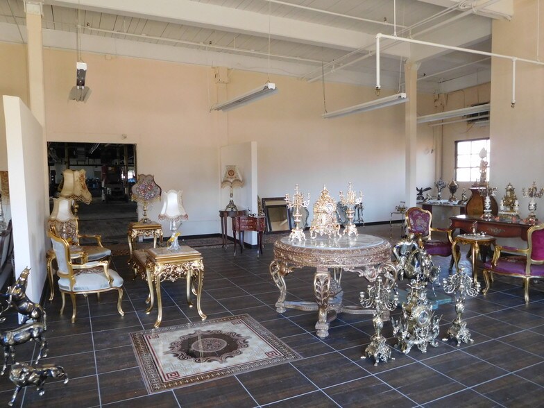 More Photos Of 95 Granby St, Bloomfield Manufacturing For Lease