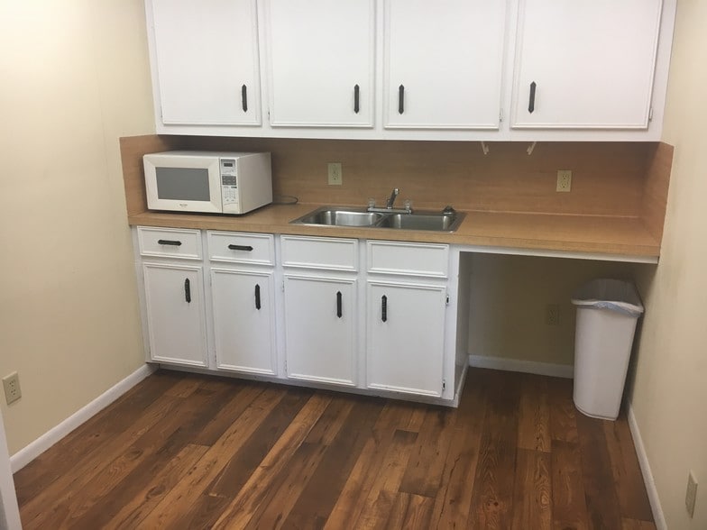 More Photos Of 723 Ave F N, Bay City Warehouse For Sale