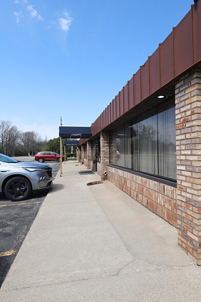 More Photos Of 2255 S Linden Rd, Flint Office For Sale