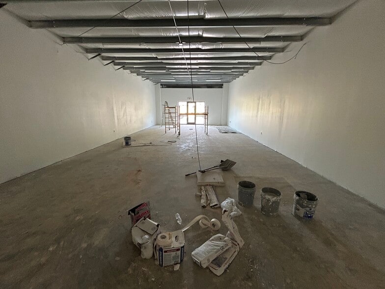 More Photos Of 8521 Grelot Rd, Mobile General Retail For Lease
