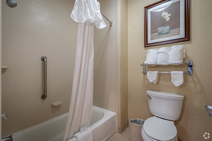 More Photos Of 14450 Park Row, Houston Hotel For Sale
