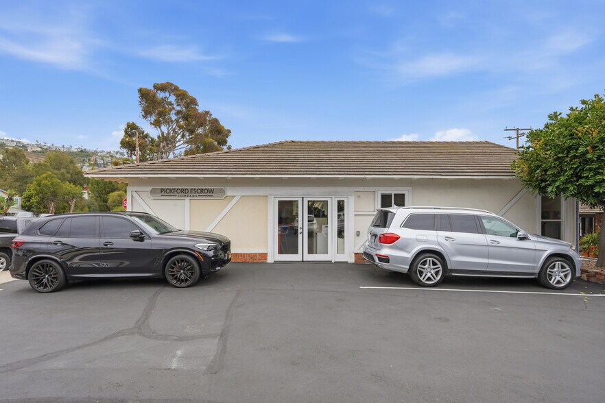 More Photos Of 1495 Glenneyre St, Laguna Beach Freestanding For Lease