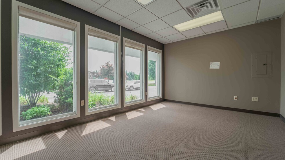 More Photos Of 600 Vale Park Rd, Valparaiso Flex For Lease