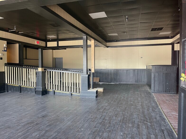 More Photos Of 1423 E Mound Rd, Decatur General Retail For Sale