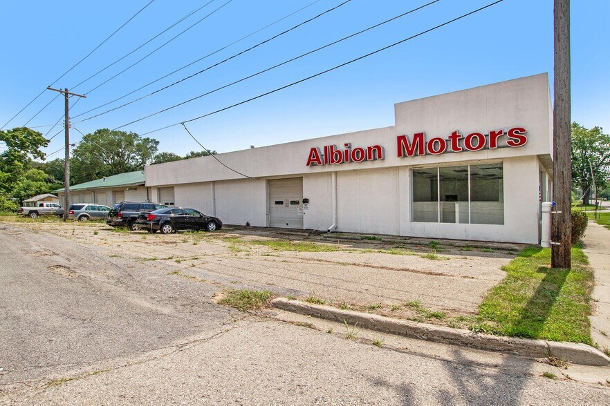 More Photos Of 600 N Clark St, Albion Auto Dealership For Sale