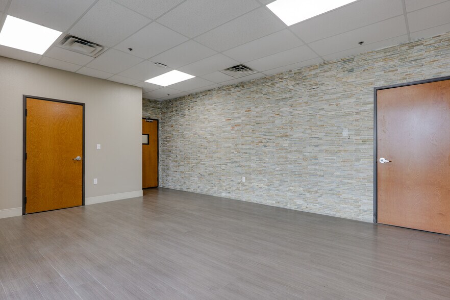 More Photos Of 5020-5022 Sharp St, Dallas Manufacturing For Sale