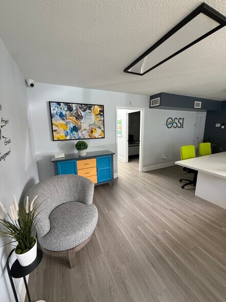 More Photos Of 4534-4598 N Hiatus Rd, Sunrise Warehouse For Lease