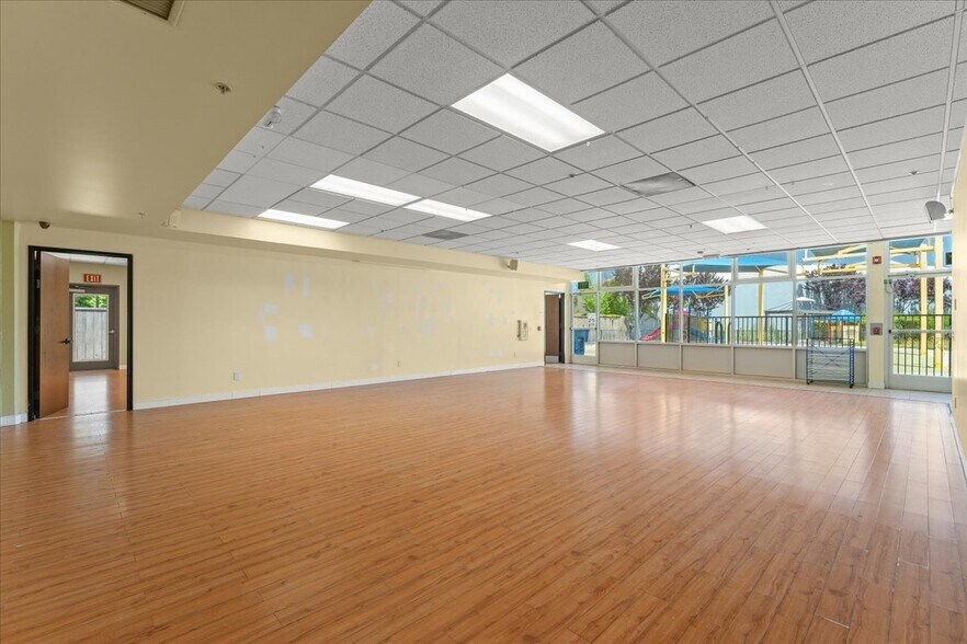 More Photos Of 991 Commercial St, Palo Alto Schools For Lease