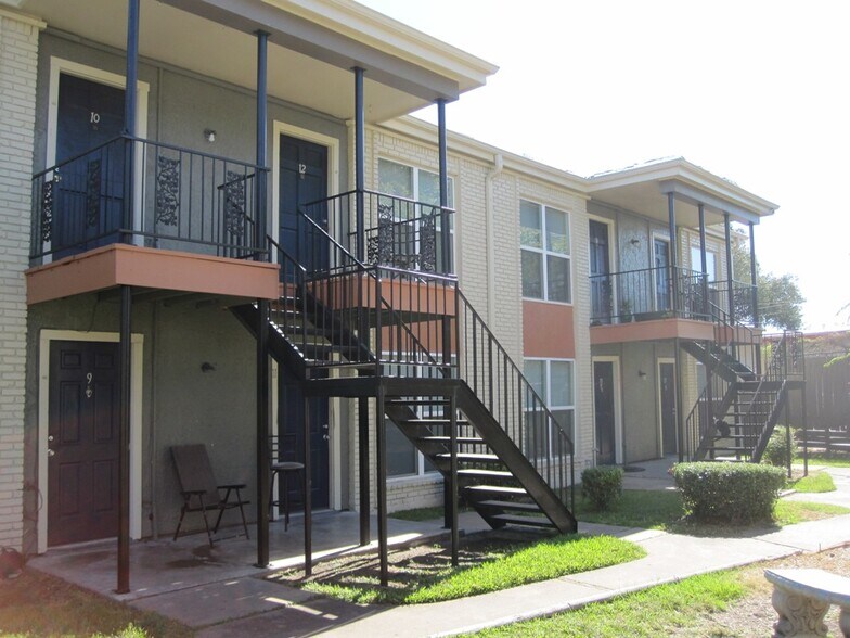 More Photos Of 1325 Cedar Post Ln, Houston Apartments For Sale