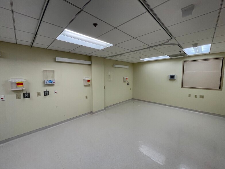 More Photos Of 20455 Lorain Rd, Fairview Park Medical For Lease