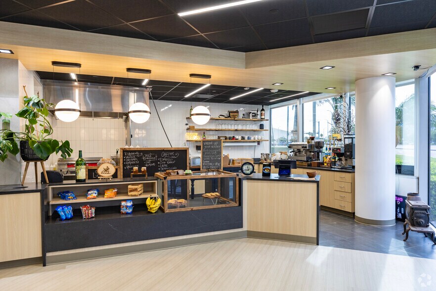 More Photos Of 5201 W Kennedy Blvd, Tampa Office For Lease