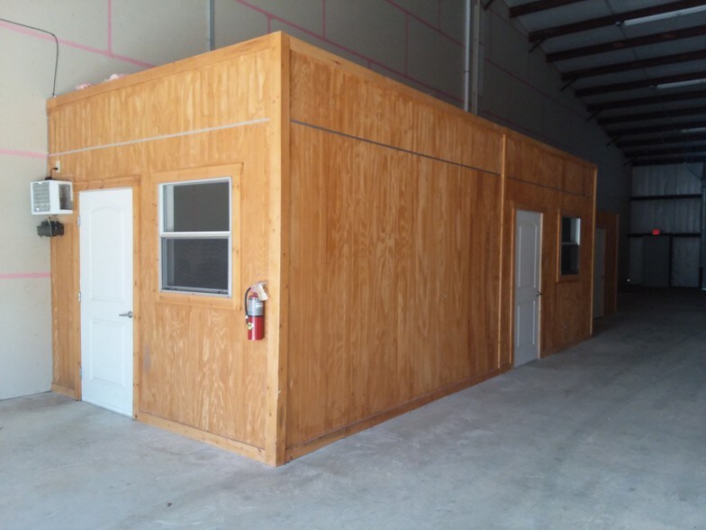 More Photos Of 23703 Interstate 35, Kyle Warehouse For Lease