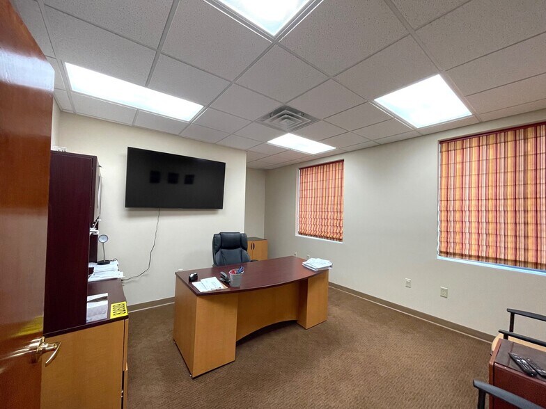 More Photos Of 530 Walnut Ave NE, Canton Storefront Retail Office For Sale