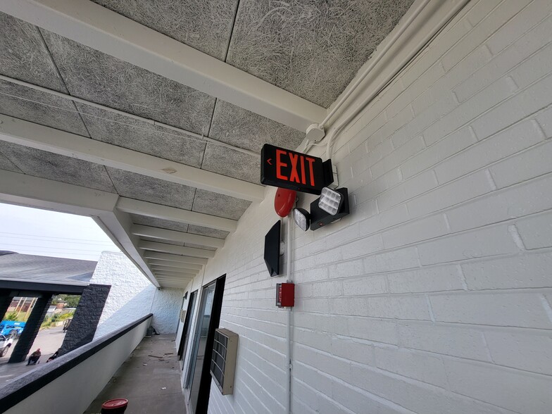 More Photos Of 7350 N Hanley Rd, Hazelwood Hotel For Sale