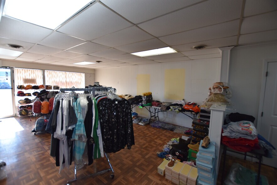 More Photos Of 115-117 Randolph Rd, Oak Ridge Freestanding For Sale