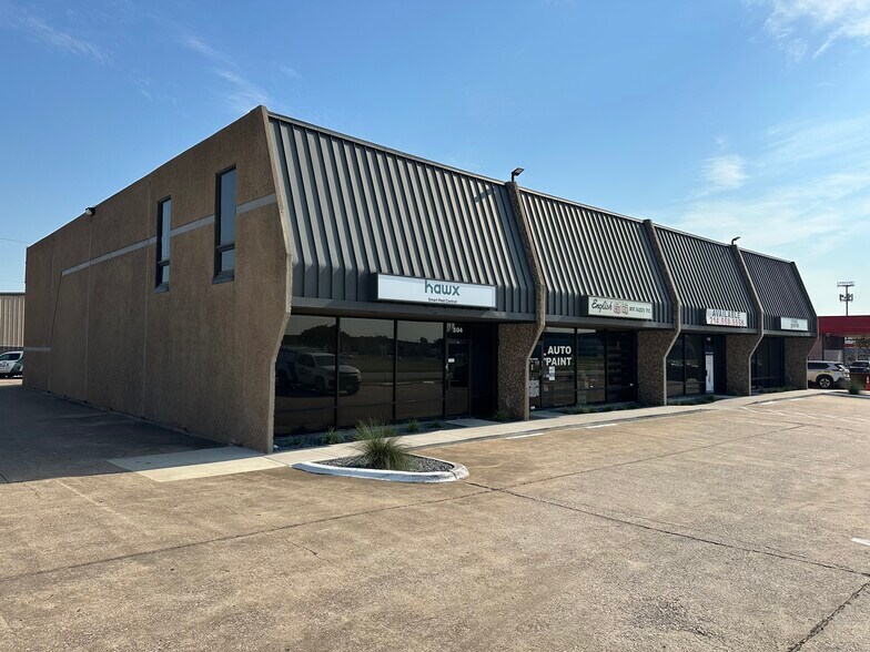 More Photos Of 2604 W Marshall Dr, Grand Prairie Light Distribution For Lease
