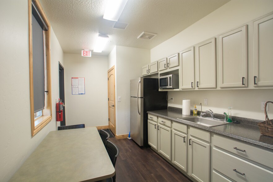 More Photos Of 260 S 2500 W, Pleasant Grove Office For Lease