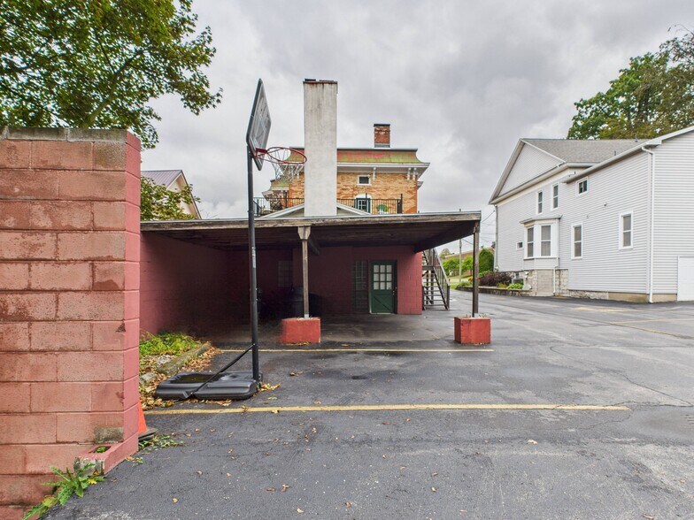 More Photos Of 40 E Genesee St, Auburn Storefront Retail Residential For Lease