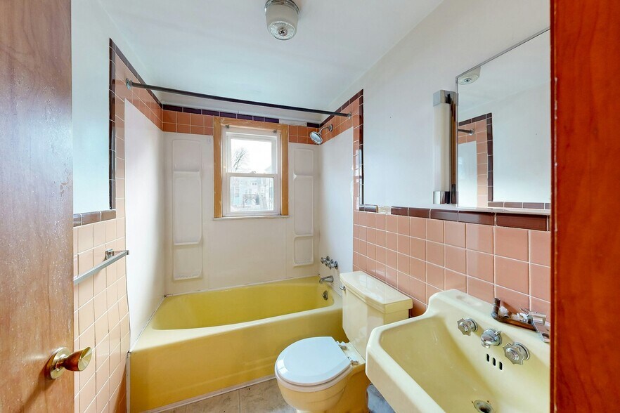More Photos Of 721-729 Salem St, Malden Specialty For Sale