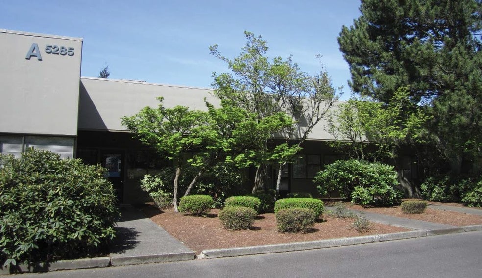 More Photos Of 5285 NE Elam Young Pky, Hillsboro Flex For Lease