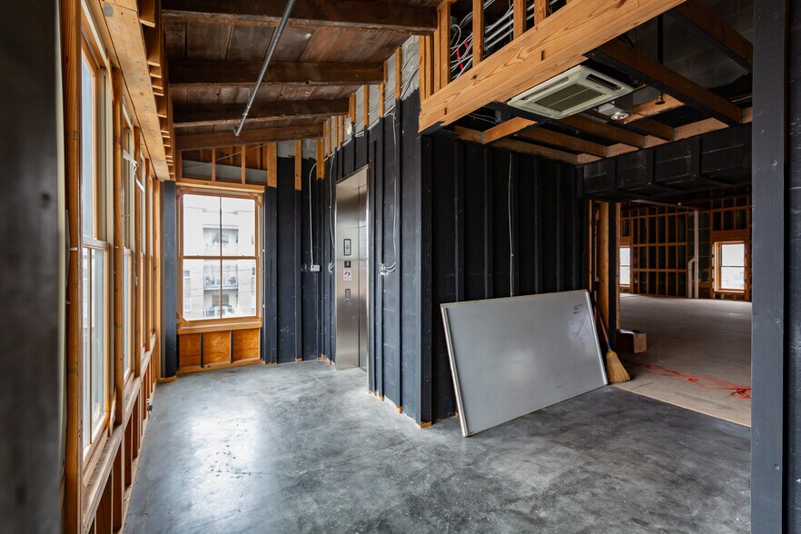 More Photos Of 25 E Main St, Chattanooga Office Residential For Sale