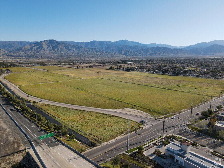 More Photos Of 1170 W Lugonia Ave, Redlands Unknown For Lease